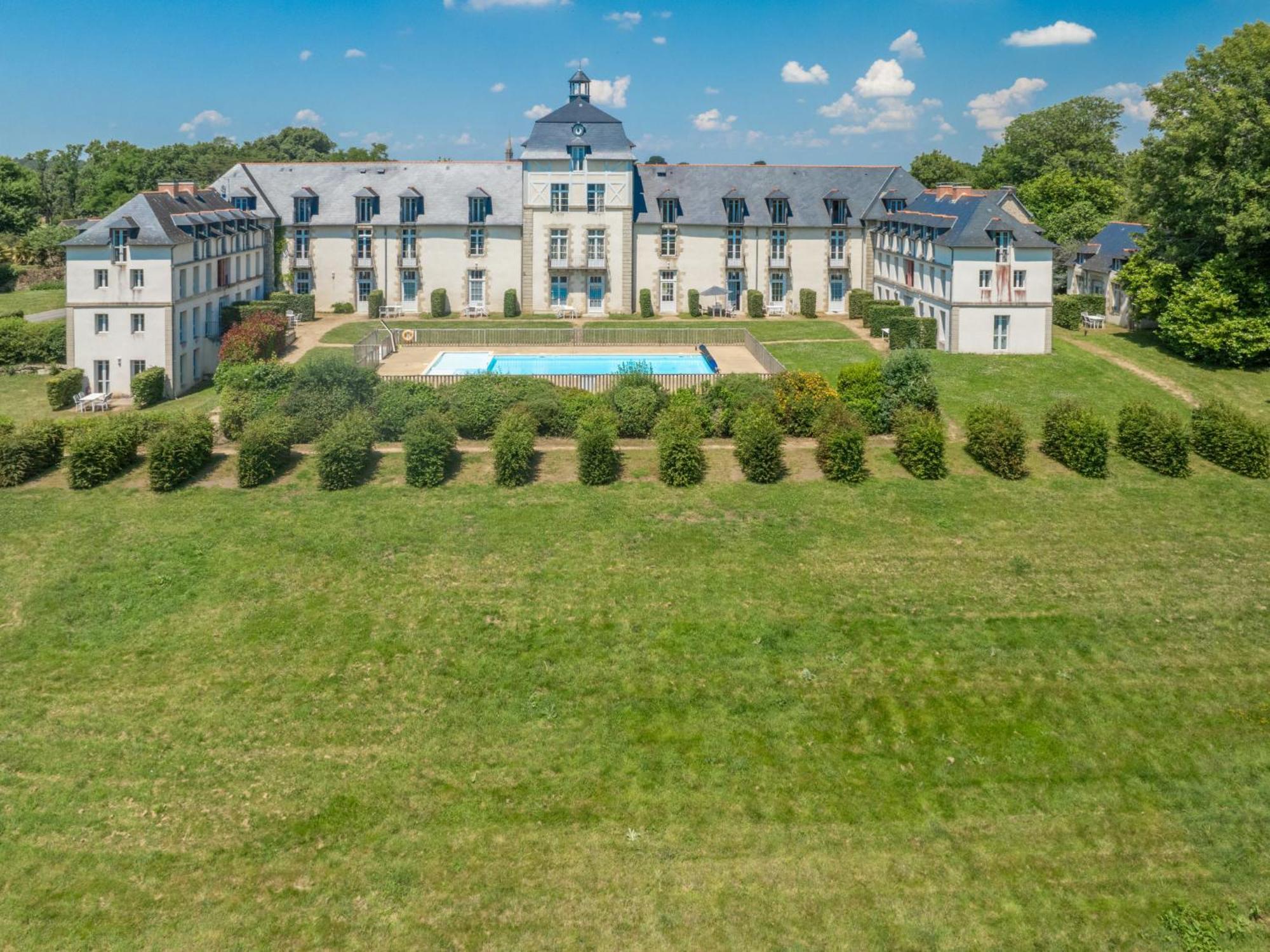 Apartment Chateau De Kergonano-2 By Interhome Baden Exteriör bild